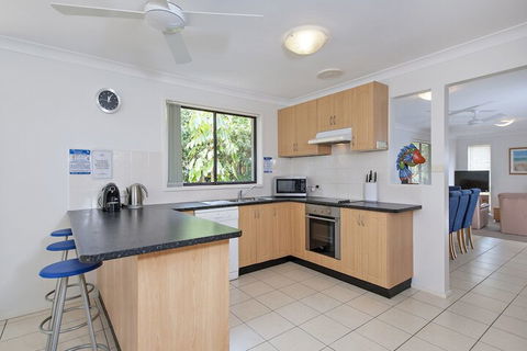 Beach House 5 Gretel Close - Tourism Townsville 4