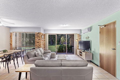 Grevillia, Bay Parklands, Unit 38/2 Gowrie Avenue - Tourism Townsville 2