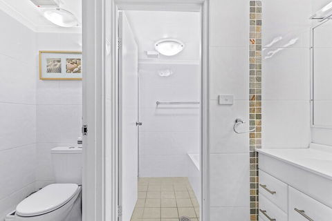 Grevillia, Bay Parklands, Unit 38/2 Gowrie Avenue - Tourism Townsville 5
