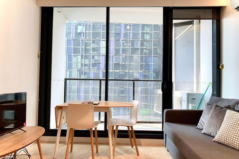 ReadySet Apartments At Lighthouse - Accommodation Gold Coast 4