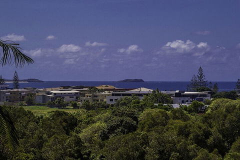 KINGSCLIFF HOLIDAY HOME On The HILL SYDS VIEW - Cruises Travel 2