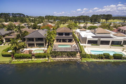 Escape At The Cove - Mackay Tourism 1