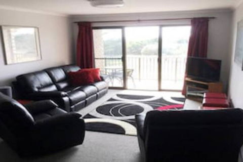 Surf Side Apartment 11 - Whitsundays Tourism 0