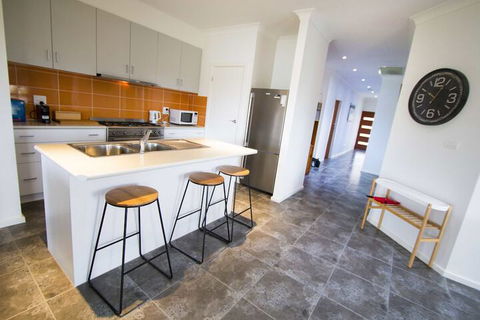 Casa Del Lago - Whitsundays Tourism 2