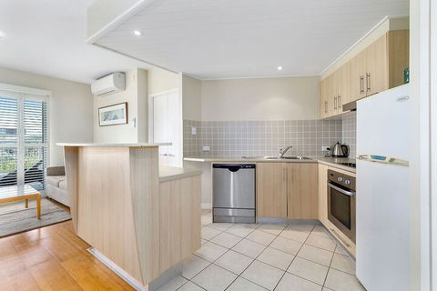RESORT On The BEACH 6126 27 - Bundaberg Accommodation 3