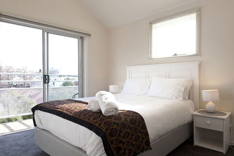 4 At 8 Battery Point Townhouse - Accommodation Brisbane 2