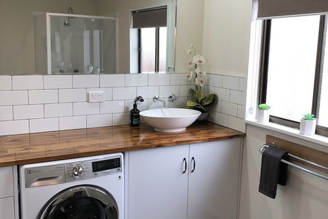 3ree Spacious & Charming Apartment - Accommodation Australia 3