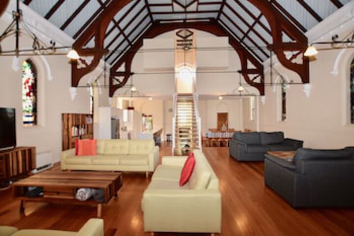 Woodford NSW Hotel WA