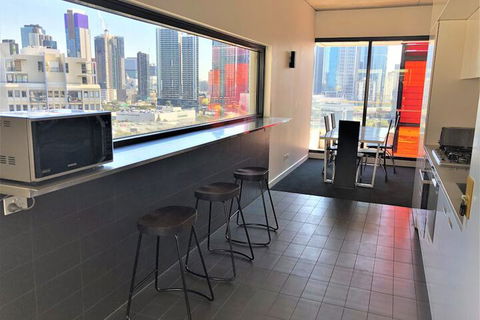 Ready Set On Coventry - Accommodation Gold Coast 7