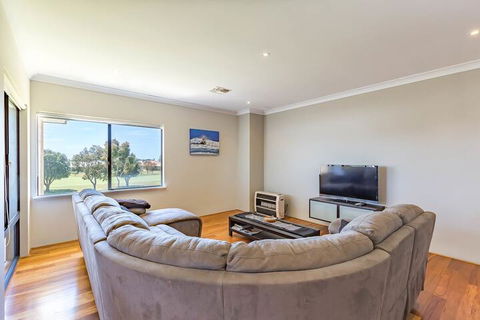 The Lakes House - Whitsundays Tourism 6