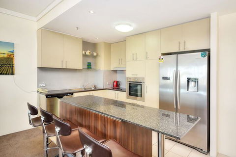 Beachfront Resort 2 Bedroom High Floor - Mackay Tourism 2