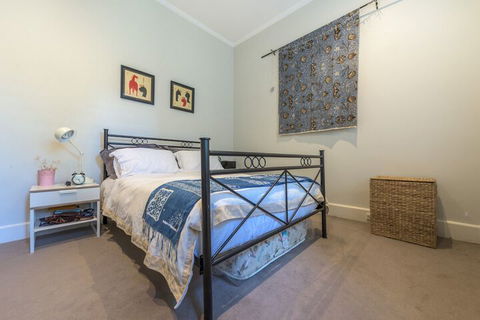 Exquisite 4 Bedroom House With Pool - Accommodation Australia 0
