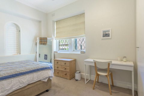 Exquisite 4 Bedroom House With Pool - Accommodation Australia 5