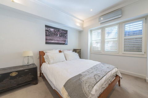 Exquisite 4 Bedroom House With Pool - Accommodation Australia 2