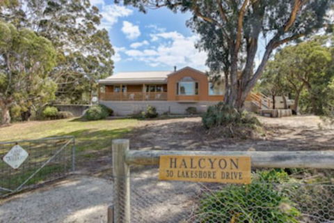 Halcyon - Accommodation Newcastle 0