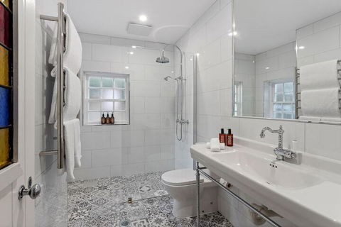 Lythgo's Row Colonial Cottages - Yamba Accommodation 6