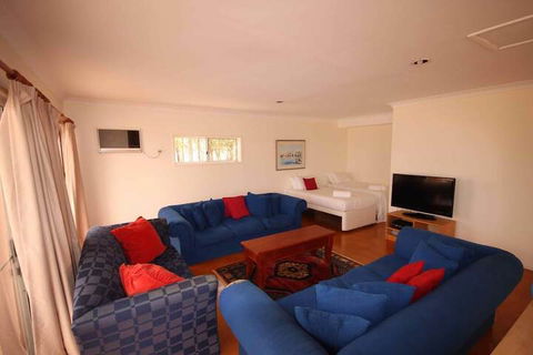 Verona Vineyard Cottage - Broome Tourism 4