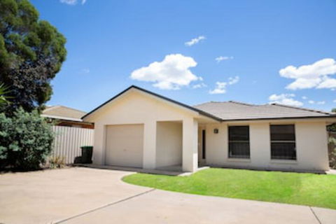 Lovely 3 Bed 2 Bath In The City Centre - Hervey Bay Accommodation 0