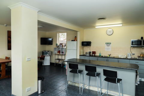 Newport Home Stay And Lodge - Holiday Melbourne 6