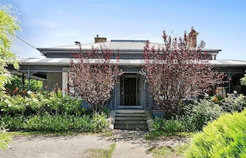 Newport Home Stay And Lodge - Holiday Melbourne 4