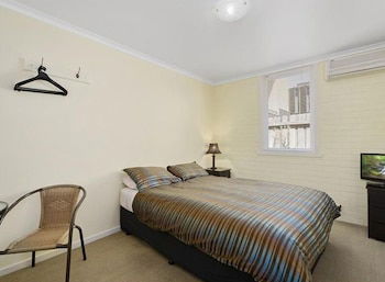Newport Home Stay And Lodge - Holiday Melbourne 0