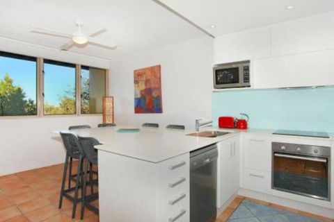 Little Hill 3 2 BDRM Apt On Parkyn Pde - Accommodation Australia 3