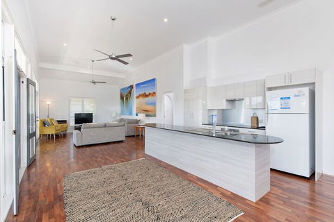 Surf Break Fingal Bay - Accommodation Ballina 4