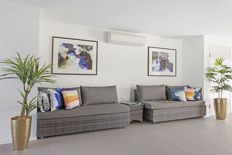 Direct Hotels - North Shore Kawana - Accommodation Newcastle 2