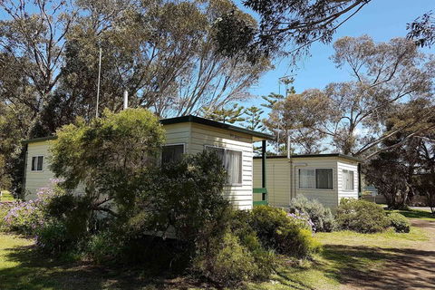 Kingscote Tourist Park And Family Units - Tourism Brisbane 1