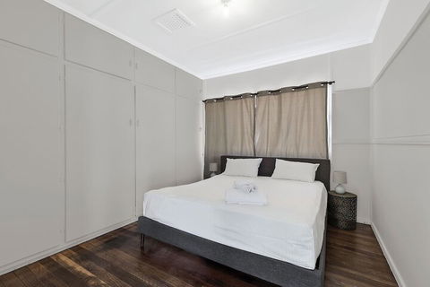 EJ Homes At The Entrance - VIC Tourism 3