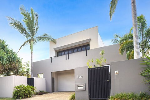Indulgence On Bay Four - Mackay Tourism 4