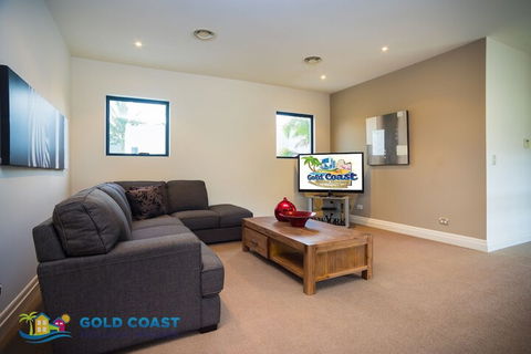 Indulgence On Bay Four - Mackay Tourism 7