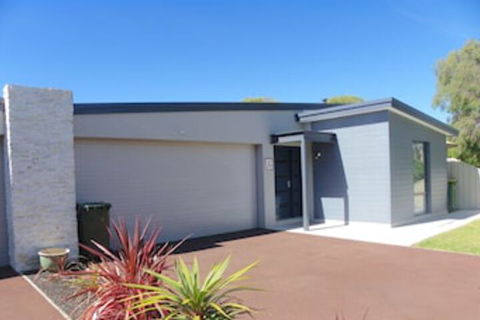 Endless Summer - Accommodation Find 0