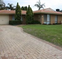 Canal Time Holiday Home - WA Accommodation
