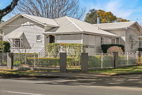 Frangipani House - Tourism Townsville 5