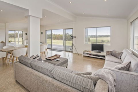 Margaret River Farmhouse - Hervey Bay Accommodation 0