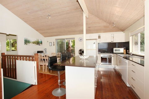 56 Millen Crt Coolum Beach Pet Friendly Linen Included - Accommodation Australia 4
