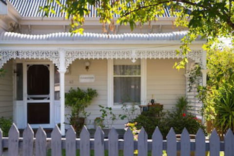 Clementine - Tweed Heads Accommodation 0
