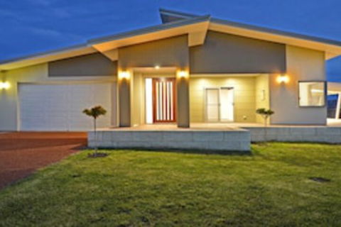 Beaufortia Views - Accommodation Main Beach 0