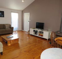 5 Little Penguin Cottage in Cowes - Yamba Accommodation
