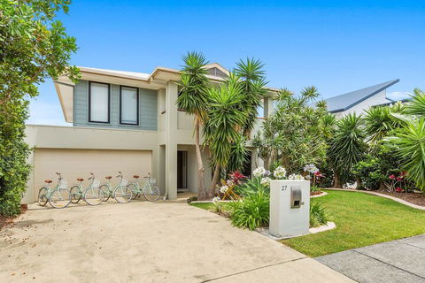 The Doggy Beach House At Salt - Casino Accommodation 2