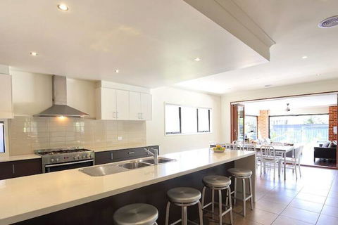 St Tropez - Wagga Wagga Accommodation 2