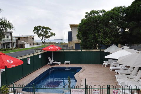 Dylene Caravan Park - 2 Br Family Cabin With Air - Accommodation Australia 2