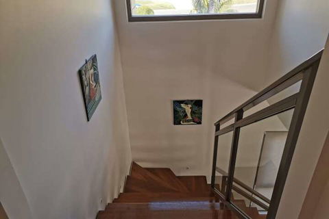 Serviced Waterfront Whole Villa - Hervey Bay Accommodation 5