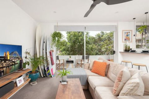 Surf Side Oasis With Balcony Near Beach - Accommodation Newcastle 0