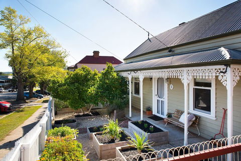 Albert Cottage - Whitsundays Tourism 1