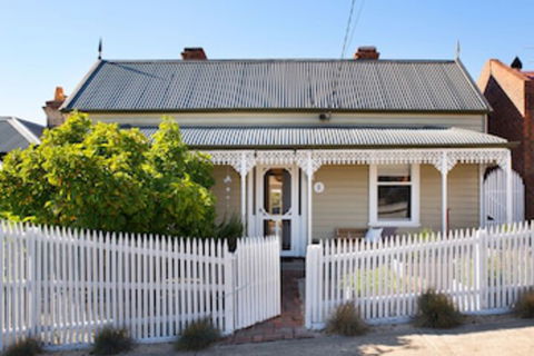 Albert Cottage - Whitsundays Tourism 0