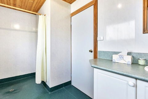 Meredith House & Apartments Strahan - Accommodation Newcastle 5