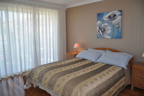 Lake & Ocean View - Accommodation VIC 6