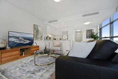 HomeHotel Walking To Trains Westfield & Cinema - Tourism Townsville 5